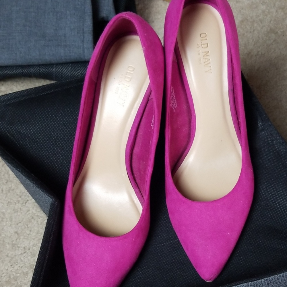 Old Navy hot pink suede pumps